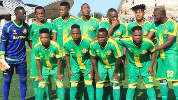 Fotbalový tým Young Africans je bez trenéra. Fotbalový tým Young Africans je bez trenéra.