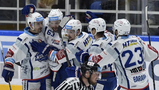 Hráči Brna se radují z branky. Zleva Tomáš Plekanec, autor gólu Ondřej Němec, Petr Holík, Lukáš Kucsera a Ivan Baranka. Hráči Brna se radují z branky. Zleva Tomáš Plekanec, autor gólu Ondřej Němec, Petr Holík, Lukáš Kucsera a Ivan Baranka.