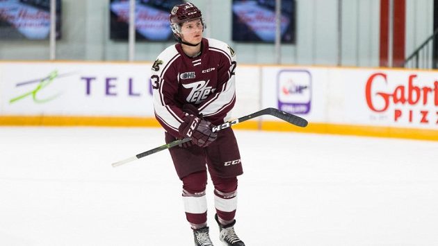 Mason McTavish v dresu juniorského celku Peterborough Petes. Mason McTavish v dresu juniorského celku Peterborough Petes.