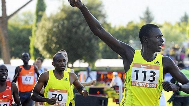 Keňský půlkař David Rudisha (vpravo) na archivním snímku. Keňský půlkař David Rudisha (vpravo) na archivním snímku.