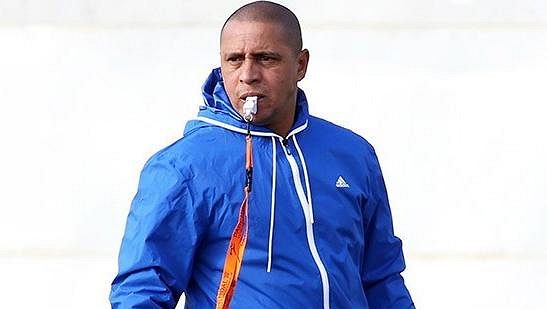 Roberto Carlos střídá v Turecku zaměstnavatele. Roberto Carlos střídá v Turecku zaměstnavatele.
