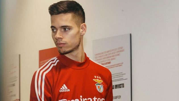 Záložník Benfiky Lisabon Julian Weigl. Záložník Benfiky Lisabon Julian Weigl.