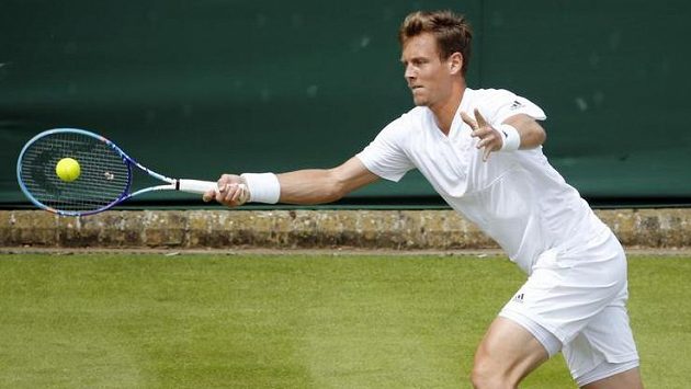 Tomáš Berdych v utkání 1. kola Wimbledonu. Tomáš Berdych v utkání 1. kola Wimbledonu.
