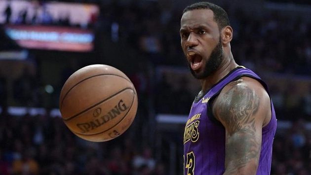 Hvězdný LeBron James ukončil předčasně aktuální sezonu NBA. Hvězdný LeBron James ukončil předčasně aktuální sezonu NBA.