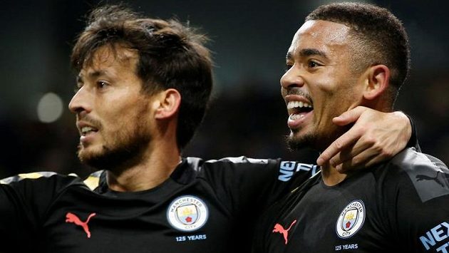 Gabriel Jesus a David Silva se radují z branky Gabriel Jesus a David Silva se radují z branky