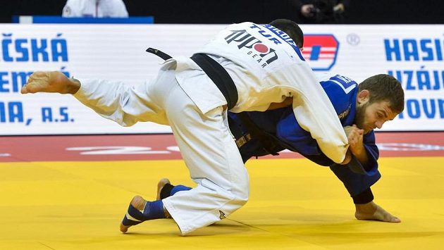 V souboji kategorie do 60 kg David Pulkrábek (vpravo) a Salih Yildiz z Turecka. V souboji kategorie do 60 kg David Pulkrábek (vpravo) a Salih Yildiz z Turecka.