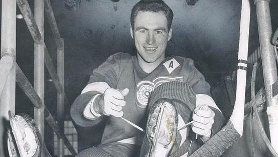 Ve věku 91 zemřela legenda NHL Leonard "Red" Kelly. Ve věku 91 zemřela legenda NHL Leonard "Red" Kelly.