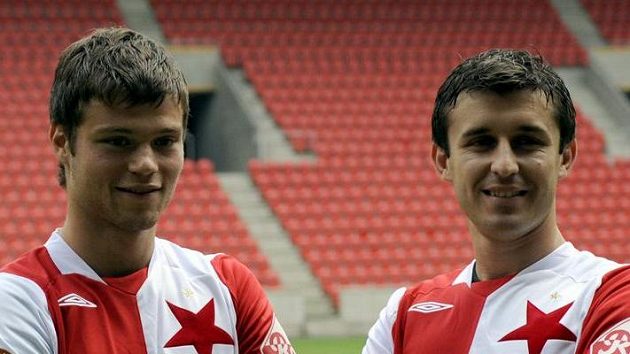 Fotbalisté Slavie Ondřej Čelůstka (vlevo) a Riste Naumov Fotbalisté Slavie Ondřej Čelůstka (vlevo) a Riste Naumov