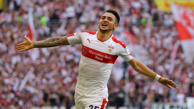 Matthias Zimmermann ze Stuttgartu se raduje po gólu proti Würzburgu. Matthias Zimmermann ze Stuttgartu se raduje po gólu proti Würzburgu.