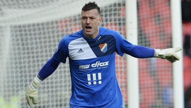 Brankář Ostravy Jan Laštůvka při utkání se Slavií. Brankář Ostravy Jan Laštůvka při utkání se Slavií.