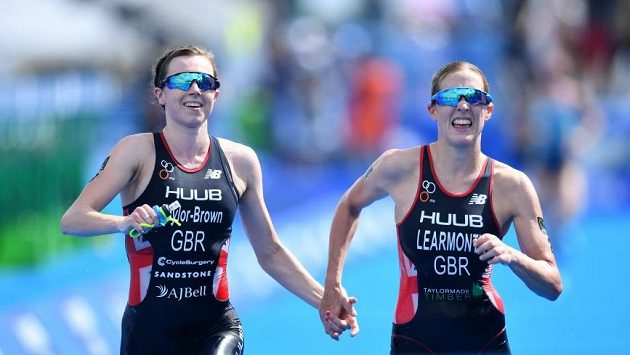 Britky Jessica Learmonthová a Georgia Taylorová Brownová byly v cíli tokijského triatlonového závodu diskvalifikovány. Britky Jessica Learmonthová a Georgia Taylorová Brownová byly v cíli tokijského triatlonového závodu diskvalifikovány.