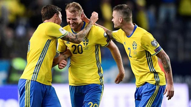 Švédský fotbalový reprezentant Victor Lindelöf (vlevo) je novou akvizicí Manchesteru United. Švédský fotbalový reprezentant Victor Lindelöf (vlevo) je novou akvizicí Manchesteru United.