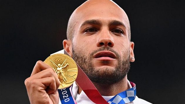 Lamont Marcell Jacobs se zlatou olympijskou medailí Lamont Marcell Jacobs se zlatou olympijskou medailí