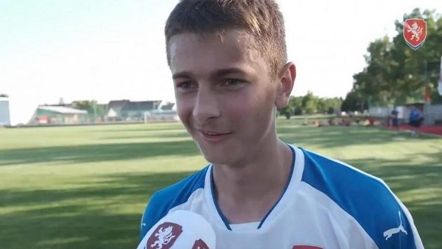 Kapitán českého reprezentačního výběru do 16 let Eric Hunal. Kapitán českého reprezentačního výběru do 16 let Eric Hunal.
