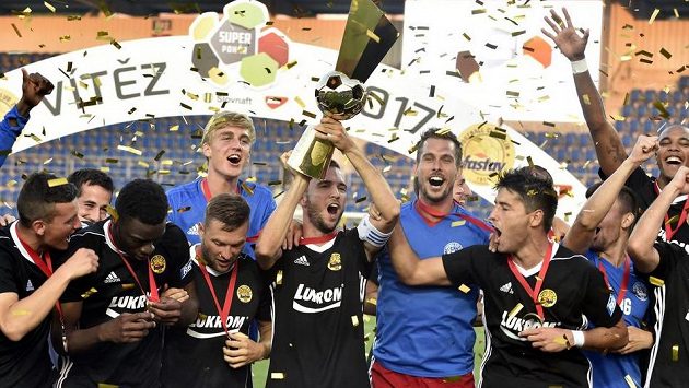 Fotbalisté Zlína se radují z vítězství v Česko-slovenském Superpoháru. Fotbalisté Zlína se radují z vítězství v Česko-slovenském Superpoháru.