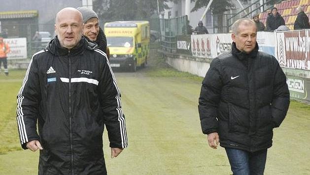 Trenéři Jihlavy Michal Bílek (vlevo) a Příbrami Petr Rada (uprostřed). Trenéři Jihlavy Michal Bílek (vlevo) a Příbrami Petr Rada (uprostřed).