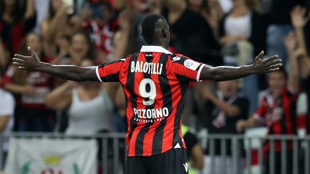 Mario Balotelli při premiéře za Nice dvakrát skóroval. Mario Balotelli při premiéře za Nice dvakrát skóroval.