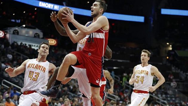 Tomáš Satoranský v utkání NBA proti Atlantě. Tomáš Satoranský v utkání NBA proti Atlantě.