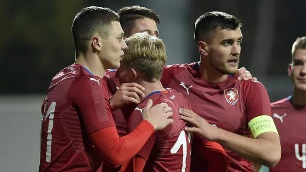 Čeští fotbalisté se radují z gólu proti San Marinu. Čeští fotbalisté se radují z gólu proti San Marinu.