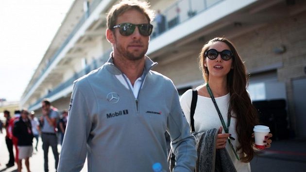 Bývalý mistr světa formule 1 Jenson Button se svojí dnes již manželkou Jessicou Michibataovou. Bývalý mistr světa formule 1 Jenson Button se svojí dnes již manželkou Jessicou Michibataovou.