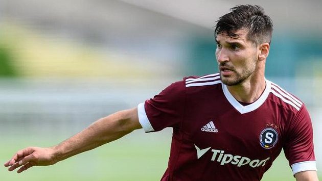 Michal Trávník ze Sparty Praha během přípravného utkání s SK Líšeň. Michal Trávník ze Sparty Praha během přípravného utkání s SK Líšeň.