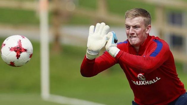 Everton získal ze Sunderlandu talentovaného gólmana Jordana Pickforda, podepsal s ním smlouvu na pět let a udělal z něj nejdražšího britského fotbalového brankáře. Everton získal ze Sunderlandu talentovaného gólmana Jordana Pickforda, podepsal s ním smlouvu na pět let a udělal z něj nejdražšího britského fotbalového brankáře.