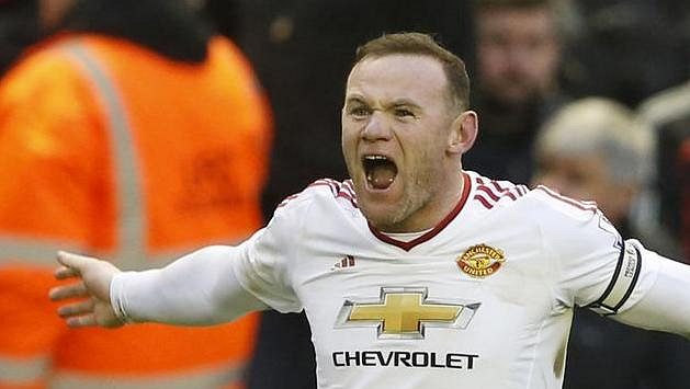 Wayne Rooney oslavuje gól do sítě Liverpoolu. Wayne Rooney oslavuje gól do sítě Liverpoolu.