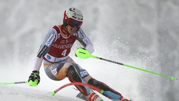 Norský slalomář Henrik Kristoffersen vyhrál o devět setin závod Světového poháru v Levi. Norský slalomář Henrik Kristoffersen vyhrál o devět setin závod Světového poháru v Levi.