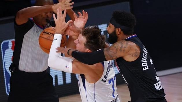 Basketbalista Marcus Morris z Los Angeles Clippers dostal od NBA pokutu 35 000 dolarů Basketbalista Marcus Morris z Los Angeles Clippers dostal od NBA pokutu 35 000 dolarů