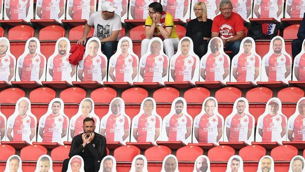 Pohled do hlediště během zápasu fotbalistů Slavie se Zlínem. Pohled do hlediště během zápasu fotbalistů Slavie se Zlínem.