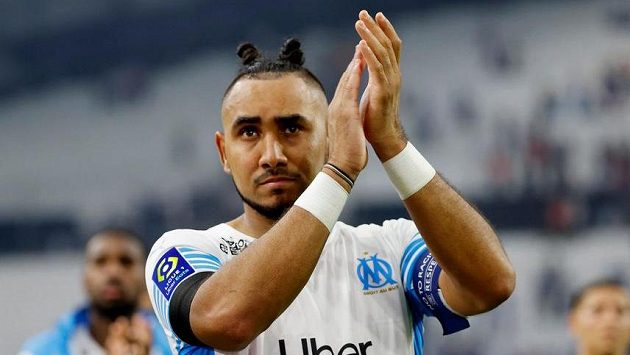 Marseilleský Dimitri Payet děkuje fanouškům. Marseilleský Dimitri Payet děkuje fanouškům.