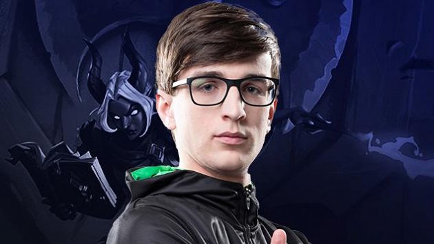 Úřadující mistr ČR v Hearthstone Petr „En1gma“ Balcar v barvách Entropiqu. Úřadující mistr ČR v Hearthstone Petr „En1gma“ Balcar v barvách Entropiqu.