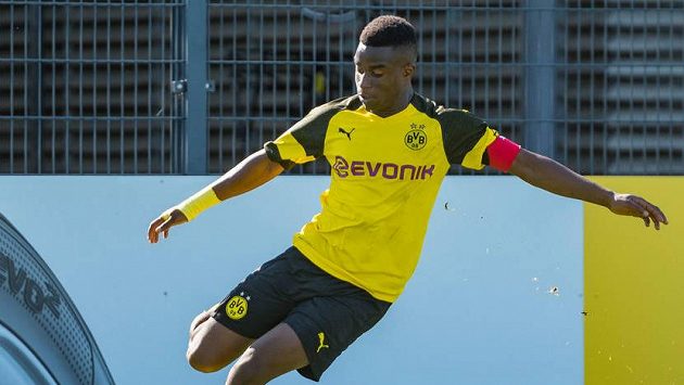 Klenot Borussie Dortmund Youssoufa Moukoko. Klenot Borussie Dortmund Youssoufa Moukoko.