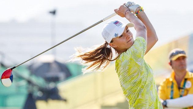 Klára Spilková během prvního kola olympijského turnaje v golfu. Klára Spilková během prvního kola olympijského turnaje v golfu.