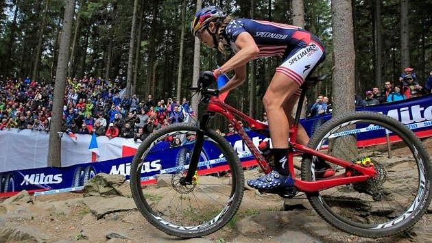 Bikerka Jitka Čábelická na archivním snímku. Bikerka Jitka Čábelická na archivním snímku.