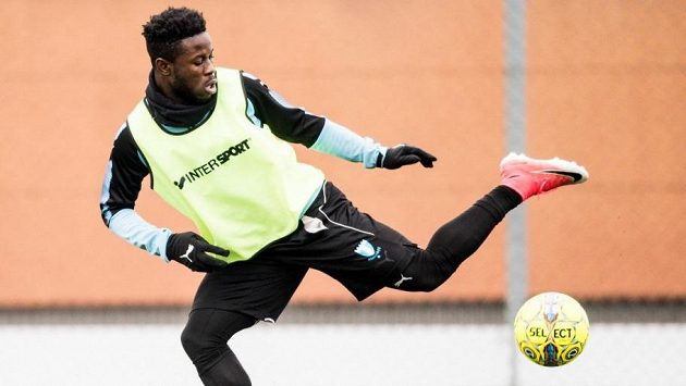 Ghanský fotbalový reprezentant Kingsley Sarfo na tréninku v Malmö. Ghanský fotbalový reprezentant Kingsley Sarfo na tréninku v Malmö.