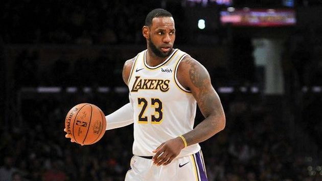 LeBron James extended his contract with the Lakers in the NBA until 2023