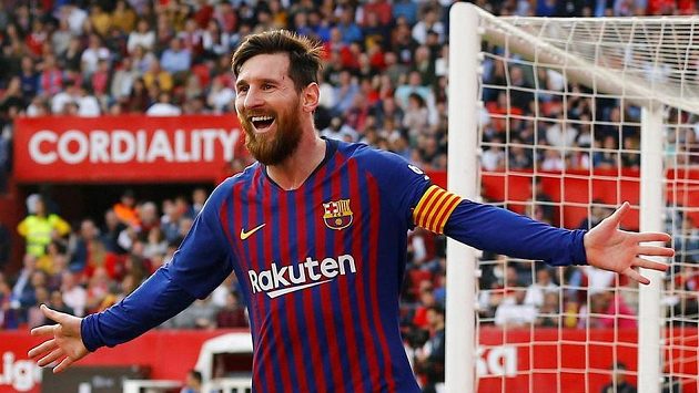 Barcelonský Lionel Messi má nejvyšší plat ze všech fotbalistů v Evropě. Barcelonský Lionel Messi má nejvyšší plat ze všech fotbalistů v Evropě.