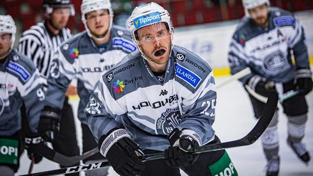 Finský zadák Patrik Parkkonen si v Karlových Varech zajistil dvouletý kontrakt. Finský zadák Patrik Parkkonen si v Karlových Varech zajistil dvouletý kontrakt.