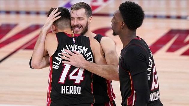 Tyler Herro (14) byl hlavním hrdinou zápasu Miami s Bostonem Tyler Herro (14) byl hlavním hrdinou zápasu Miami s Bostonem