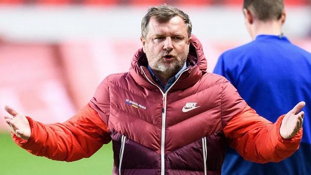 Trenér Sparty Praha Pavel Vrba během derby na Slavii. Trenér Sparty Praha Pavel Vrba během derby na Slavii.