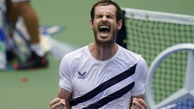 Andy Murray slaví postup do druhého kola US Open Andy Murray slaví postup do druhého kola US Open