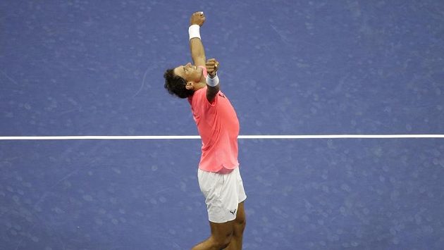 Rafael Nadal se raduje z vítězství nad Leonardem Mayerem. Rafael Nadal se raduje z vítězství nad Leonardem Mayerem.