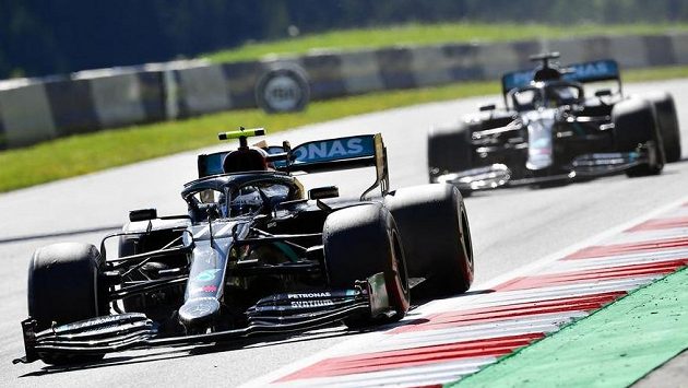 Finský pilot Mercedesu Valtteri Bottas ovládl úvodní závod MS formule 1. Finský pilot Mercedesu Valtteri Bottas ovládl úvodní závod MS formule 1.