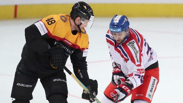 Německé hokejisty posílí z NHL brankář Greiss a obránce Seidenberg. Německé hokejisty posílí z NHL brankář Greiss a obránce Seidenberg.