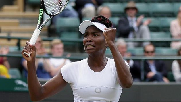 Venus Williamsová se raduje z postupu do semifinále Wimbledonu. Venus Williamsová se raduje z postupu do semifinále Wimbledonu.