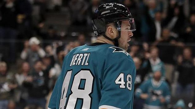 Tomáš Hertl se proti Vancouveru střelecky prosadil. Jenže to pro něj byl poslední zápas sezony. Tomáš Hertl se proti Vancouveru střelecky prosadil. Jenže to pro něj byl poslední zápas sezony.