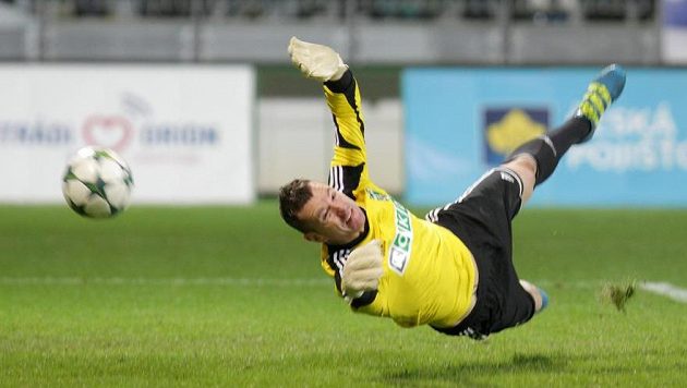 Brankář Jan Laštůvka tým z Karviné podržel. Brankář Jan Laštůvka tým z Karviné podržel.