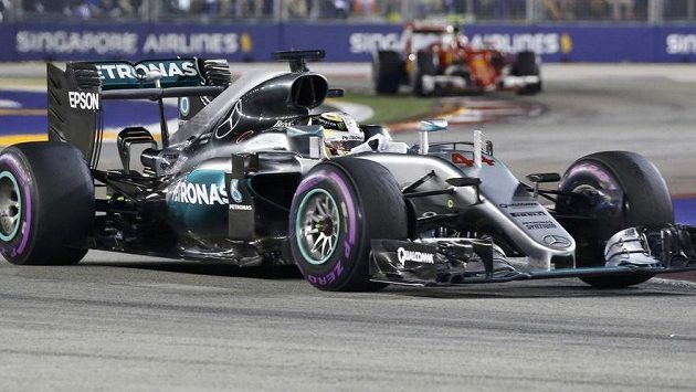 Lewis Hamilton během Velké ceny Singapuru. Lewis Hamilton během Velké ceny Singapuru.