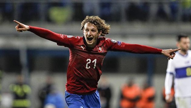 Alex Král se raduje při utkání proti Kosovu. Alex Král se raduje při utkání proti Kosovu.